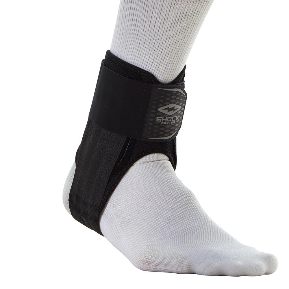 https://www.shockdoctor.com/cdn/shop/products/SD896-01_LacelessCleatAnkleBraceStirrupStays_onBody-1_2000x.jpg?v=1629392538